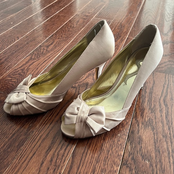 Nina Satin Pumps - Picture 2 of 6